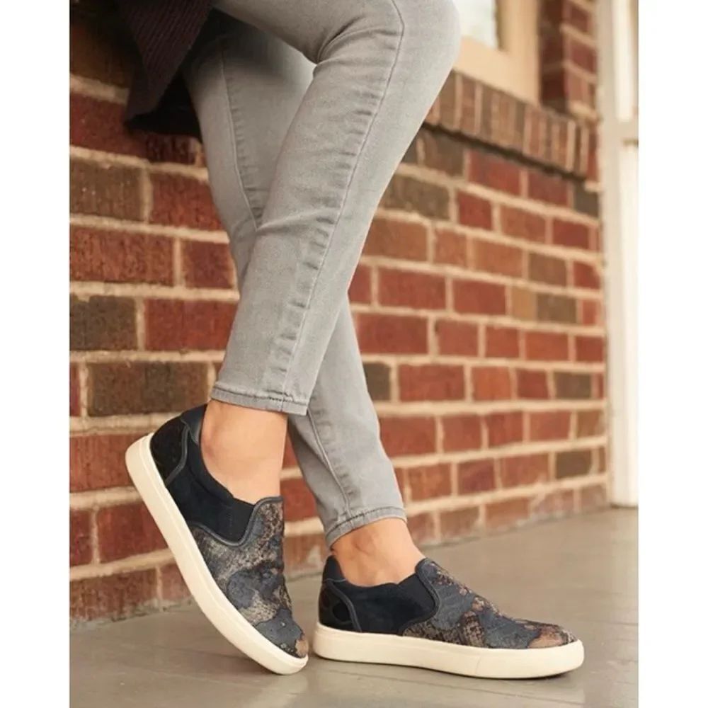 Vaneli Opie Real Calf Fur Leather All Over Womens Sneaker Size 10M / NEW